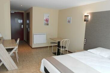 هتل Hôtel La Pause