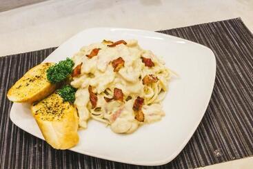 Jade Hotel And Suites