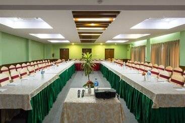 هتل Landmark Forest Park