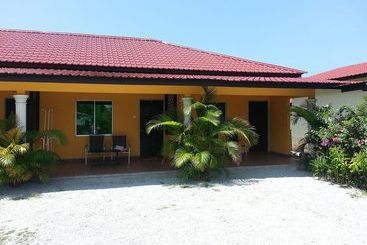 هتل Pantai Tengah Beach Inn