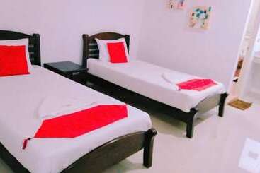 酒店 Phet Cha Am Plaza & Resort