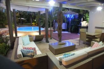 هتل آپارتمان Rarotonga Daydreamer Escape