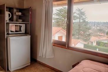 هتل Apartamentos Andrea