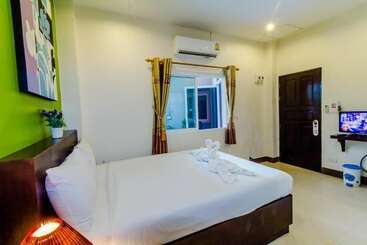 فندق Baan Yuyen Karon Guesthouse