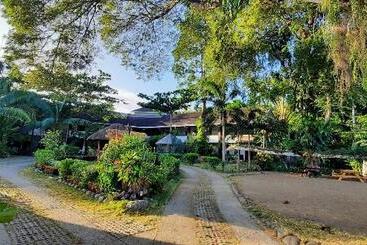 هتل Balay Tuko Garden Inn