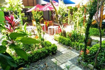 هتل Hostal Capurgana