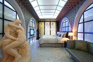 Sato Castle Motel