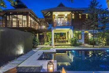 X2 Chiang Mai North Gate Villa