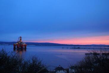 مبيت وإفطار The Factor's House