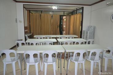 בית מלון כפרי Antonio S Apartelle & Suites