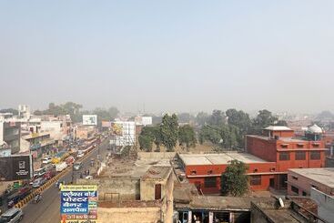 فندق Oyo Rooms Near Railway Station Meerut