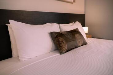 فندق على الطريق Boathouse Resort Studios And Suites