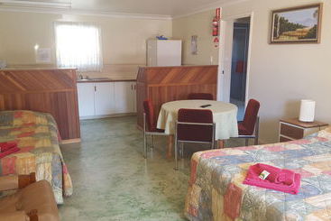 مُتل Bronco Motor Inn