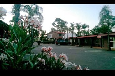 مُتل Bronco Motor Inn