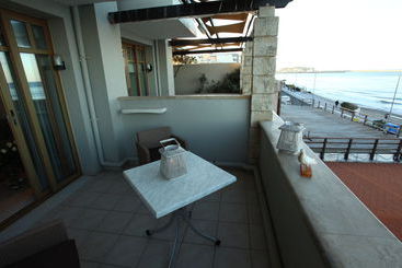 アパートホテル Ammos Suites