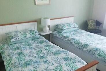 مبيت وإفطار Railway Cottage