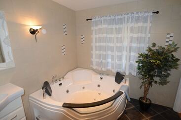 דירות לתיירים Dragon Villa Reine