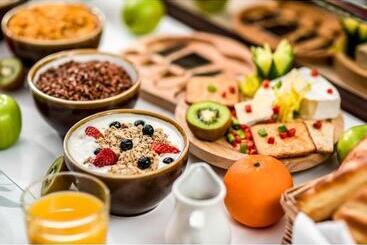 Grand Sapphire Hotel & Banqueting