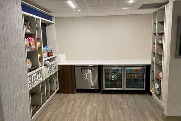 בית מלון כפרי Chateau Fredericton, Trademark Collection By Wyndham