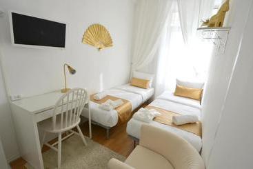 هتل Golden Garden