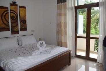 هتل Liyya Residence
