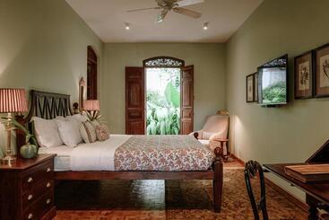 فندق Maniumpathy