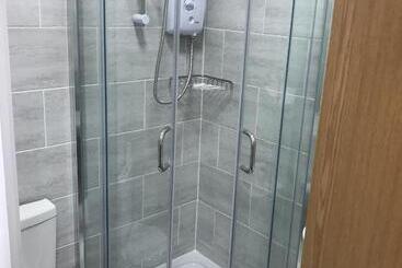 膳宿费 Woodlands Lodge Ilford