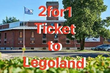 호스텔 Family Rooms With Ensuite Bathrooms