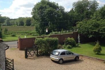 مبيت وإفطار The Bridge Guest House