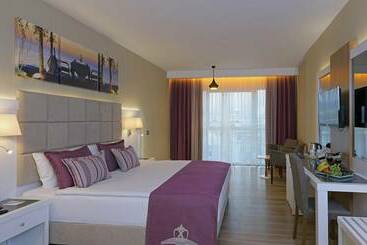 בית מלון כפרי Asia Beach Resort & Spa