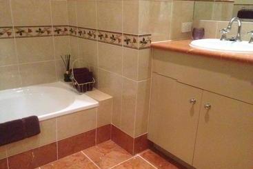 Отель Elindale House Bed & Breakfast