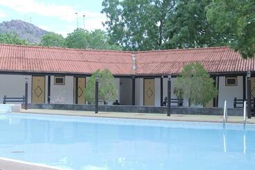 Отель Jayasinghe Holiday Resort