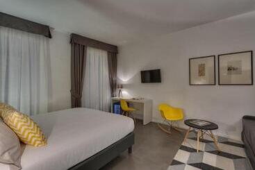 בית מלון כפרי Navona Theatre