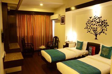 בית מלון כפרי Oyo Rooms Near Laxminarayan Theatre Swargate