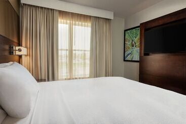 هتل Residence Inn By Marriott Kansas City At The Legends
