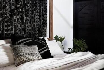 هتل The Villas Of Byron