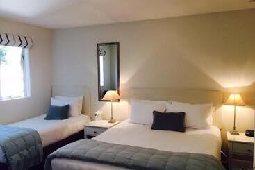 Отель Tuscana Motor Lodge