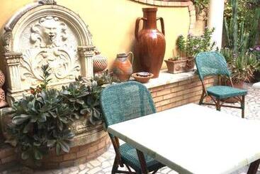 בית מלון כפרי Villa Aurora