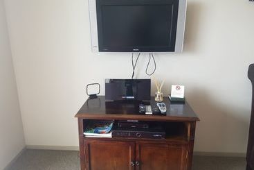 300 Lake Terrace