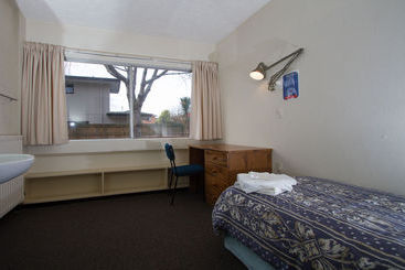 هتل Burns Lodge At Holy Cross Centre