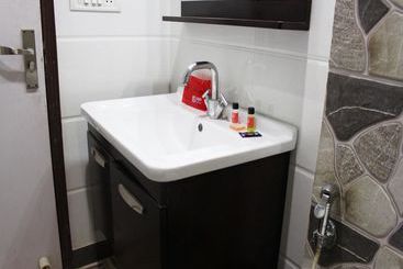 هتل Oyorooms Hazratnizamuddin Railwaystation
