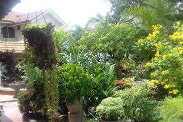 پانسیون Embiente Guest House