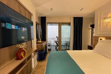 Отель Mona Bosphorus