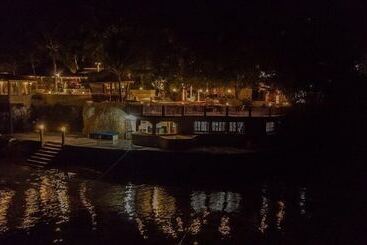 Magic Island Dive Resort