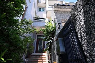 تختخواب و صبحانه Pine Sea And Flower Hostel