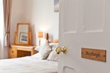 تختخواب و صبحانه The Red Townhouse