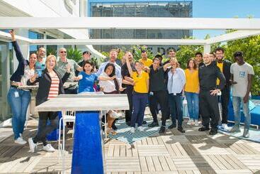 בית מלון כפרי Golden Tulip Marseille Euromed