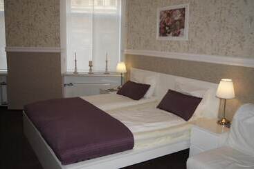 ホテル Griboedov House