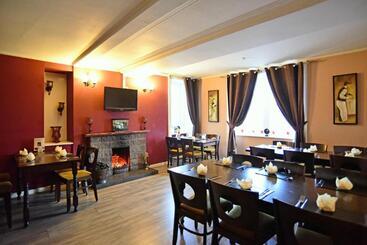 فندق St. Cyrus Village Inn