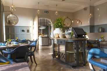 هتل The Painswick